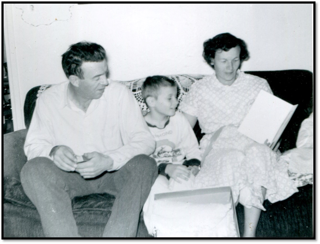 Casper, son Raymond and Blanche Bennett